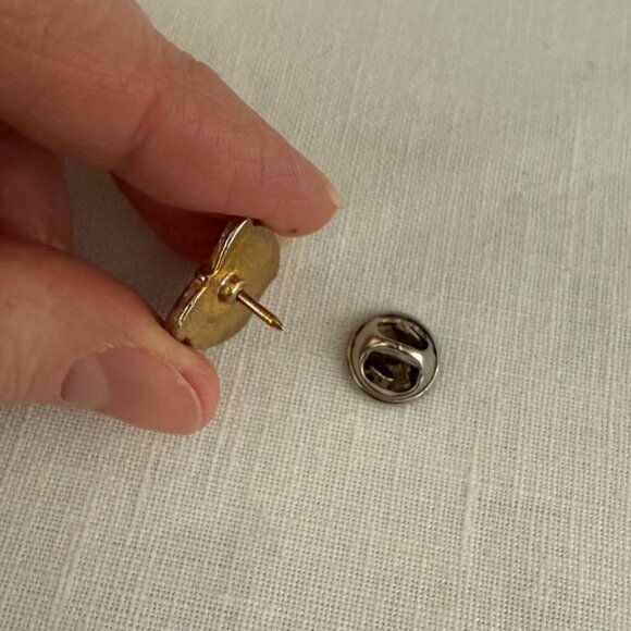 Apple-Shaped #1 Teacher Enamel Lapel Pin Brooch 0.5 Inch - Picture 5 of 5